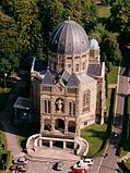 Photographie aérienne de la basilique (lanternon manquant).