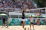 Deutsch: Beachvolleyball bei den Olympischen Jugendspielen 2018; Tag 11, 17. Oktober 2018; Jungen, Spiel um Platz 3 – Argentinien-Ungarn 2:0 (21–15/21–15) English: Beach volleyball at the 2018 Summer Youth Olympics at 17 October 2018 – Bronze Medal Match – Argentina-Hungary 2:0 (21–15/21–15)