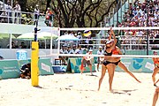 Deutsch: Beachvolleyball bei den Olympischen Jugendspielen 2018; Tag 9, 15. Oktober 2018; Mädchen, Viertelfinale: USA-Spanien 2–1 (21–19/17–21/15–9) English: Beach volleyball at the 2018 Summer Youth Olympics at 15 October 2018 – Girls Quarterfinals: USA-Spain 2–1 (21–19/17–21/15–9)