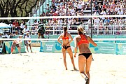 Deutsch: Beachvolleyball bei den Olympischen Jugendspielen 2018; Tag 9, 15. Oktober 2018; Mädchen, Viertelfinale: USA-Spanien 2–1 (21–19/17–21/15–9) English: Beach volleyball at the 2018 Summer Youth Olympics at 15 October 2018 – Girls Quarterfinals: USA-Spain 2–1 (21–19/17–21/15–9)