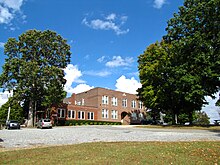 Ficheiro:Bell-School-Adams-tn1.jpg