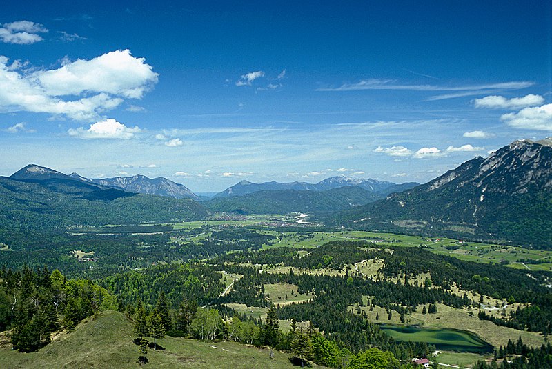 File:Blick vom hohen Kranzberg.jpg