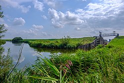 Overgang van het Hoofdkanaal (achter) naar het Boezemkanaal (links) net buiten de Grote Slapersluis