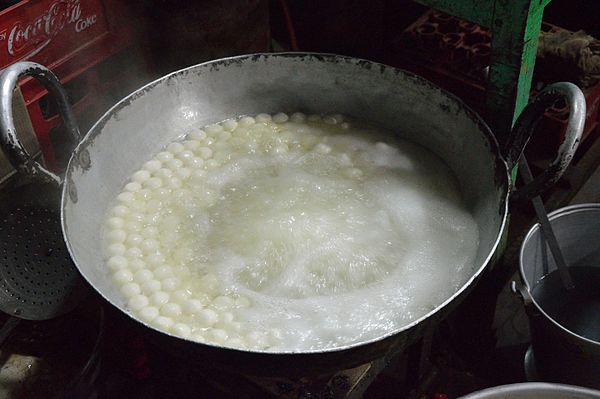 Chenna balls being boiled