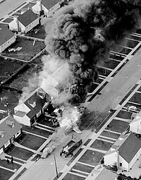 Bombardero se estrella en la calle.jpg