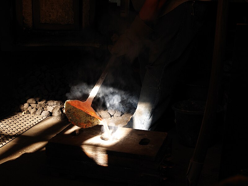 File:Brass casting 10.jpg