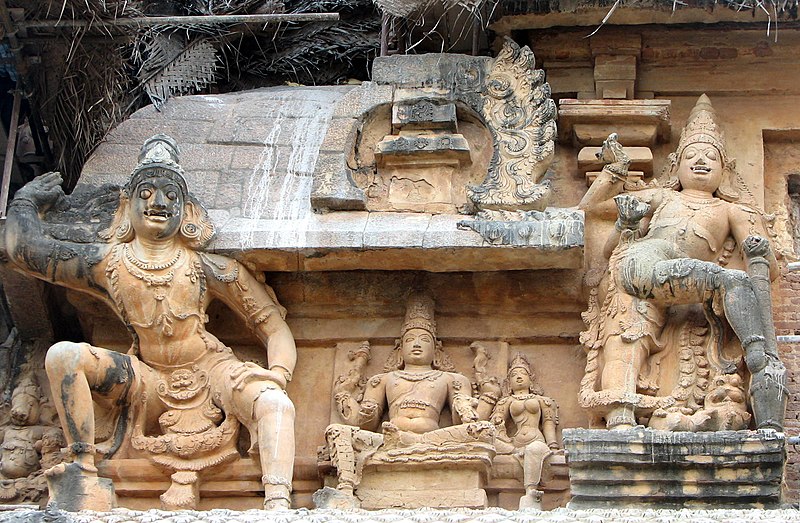 File:Brihadeeswarar Temple 05.jpg