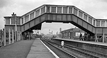 Broadfield railway station 1913583