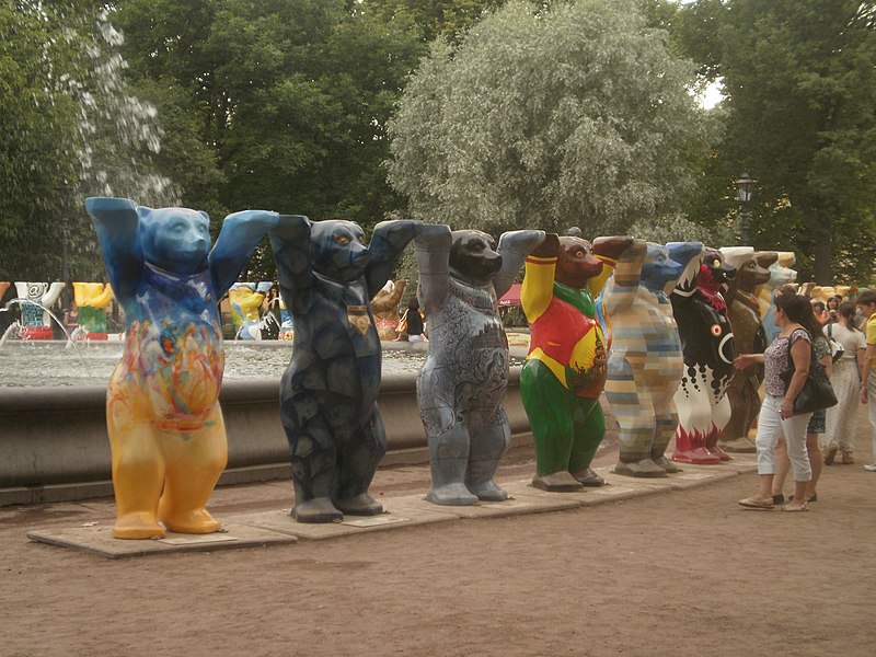 File:Buddy Bears in Saint Petersburg 1.JPG