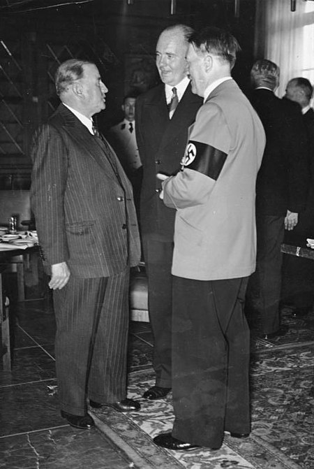 Bundesarchiv Bild 183-1982-1020-502, Münchener Abkommen, Hitler und Daladier.jpg