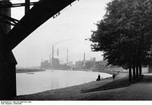 Die Ruhr bei Mülheim im Jahr 1930 – im Hintergrund die Friedrich Wilhelms-Hütte