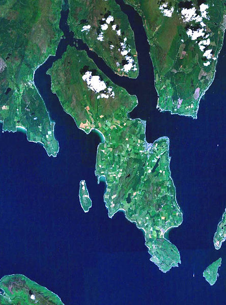 Satellite image of the Isle of Bute. To the west of Bute is the island of Inchmarnock and to the east are The Cumbraes.