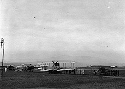 COLLECTIE TROPENMUSEUM Bezoek van Gouverneur-Generaal mr. D. Fock aan het vliegveld van Kalidjati West-Java tijdens zijn tweedaags bezoek aan de Pamanoekan- en Tjiasemlanden op 27 en 28 oktober 1922. TMnr 60013101.jpg