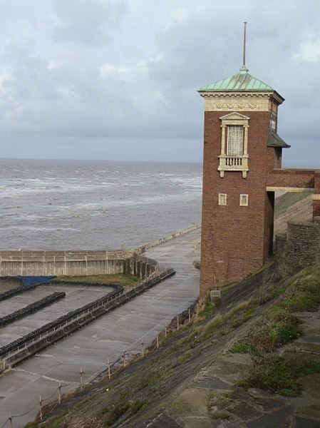 File:Cabin Lift - geograph.org.uk - 1584034.jpg