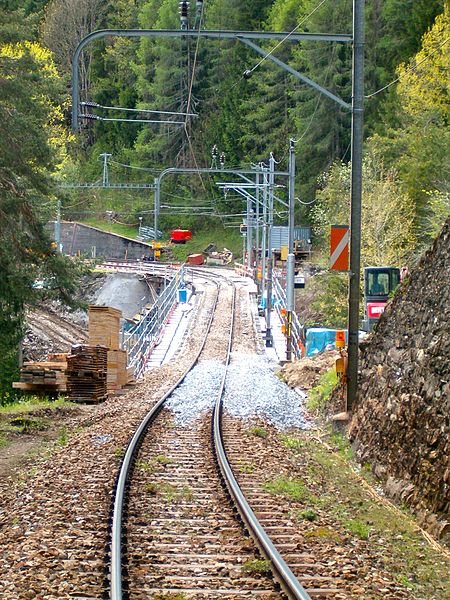 File:Calfreisertobel-Viadukt Arosabahn.jpg