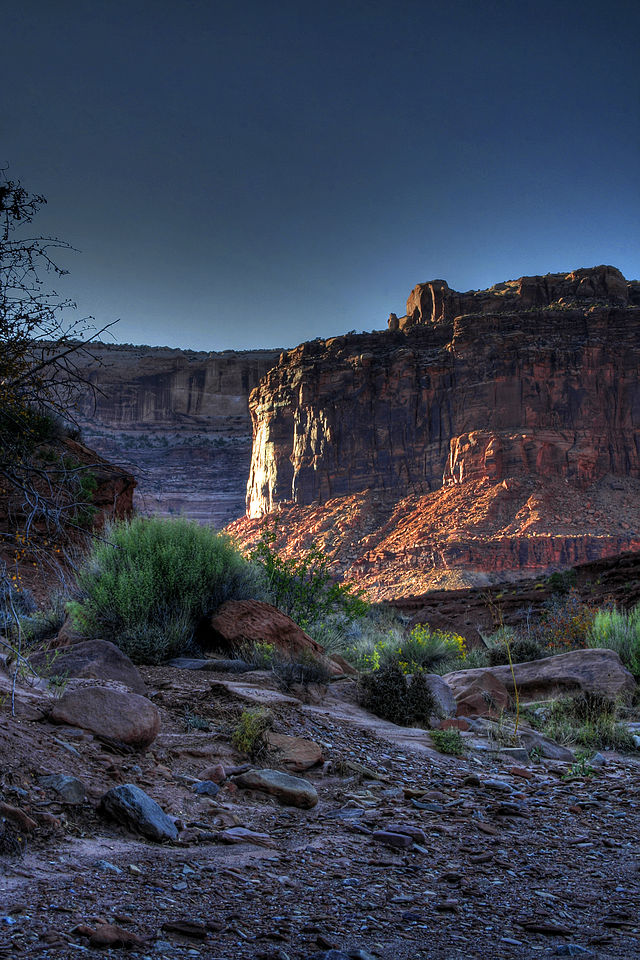 File:CanyonlandsWindgate.jpg