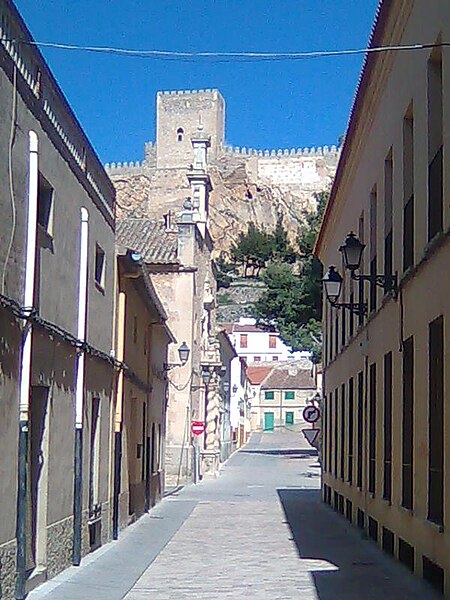 File:Castilloalmansaespanadesdecallefgl.jpg