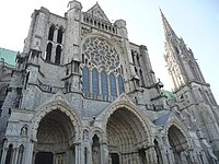 S. 37 - Chartres, Kathedrale, Nordquerhaus Rose um 1230/1240 (Fenster darunter und Zwerggaleris darüber ohne Maßwerk, aber mit Zusatzokuli on den Zwickeln)