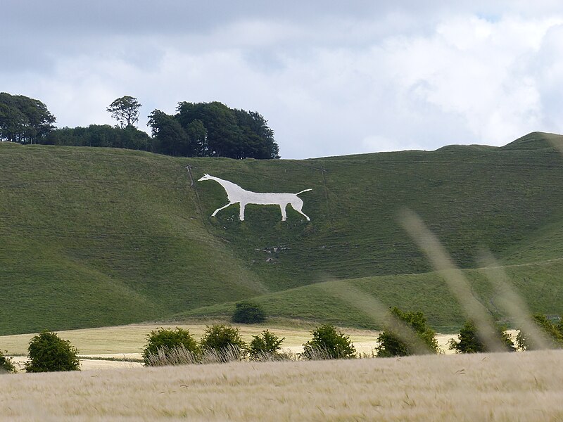 File:Cherhill White Horse Juli 2015.jpg