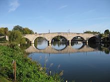 Chertsey Bridge кең көрінісі 2014.jpg