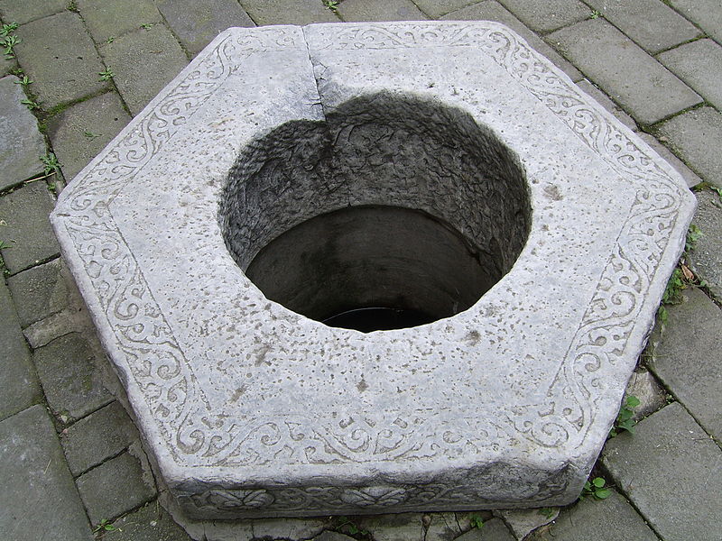 File:Chinese old well.JPG