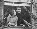 Claudio Rodríguez y Clara Miranda en su casa de Cambridge (1960).jpg