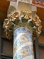 Columna de la façana del Palau de la Música.jpg