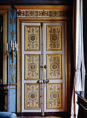Дверь в стиле ампир в Компьенском дворце (Компьень, Франция)