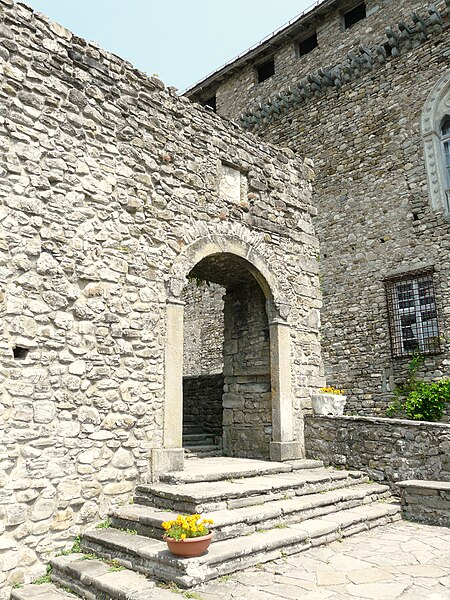 File:Compiano-castello8.jpg