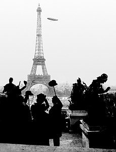 Contorno da Torre Eiffel com o Dirigível Nº6 - 1-13651-0000-0000, Acervo do Museu Paulista da USP