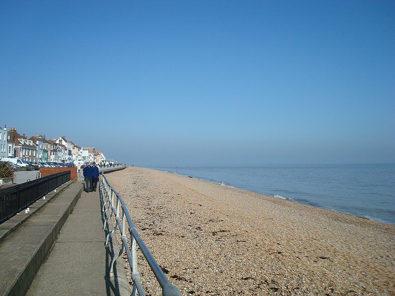 File:Deal beach - geograph.org.uk - 1718075.jpg