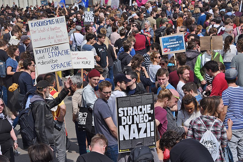 File:Demo Ballhausplatz Mai 2019 19 (Wien).jpg