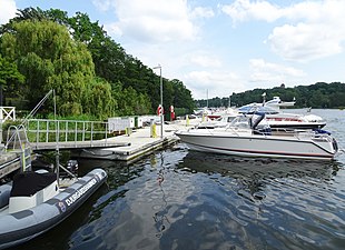 Djurgårdshamnen sedd från Djurgårdsbron.