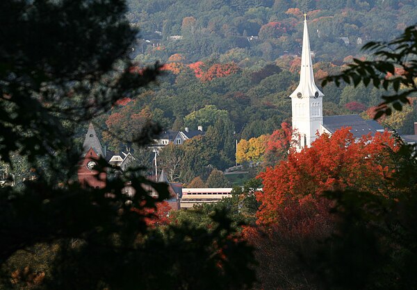 Train at the Winchester MBTA station in October 2008, between the Town Hall and the First Congregational Church.