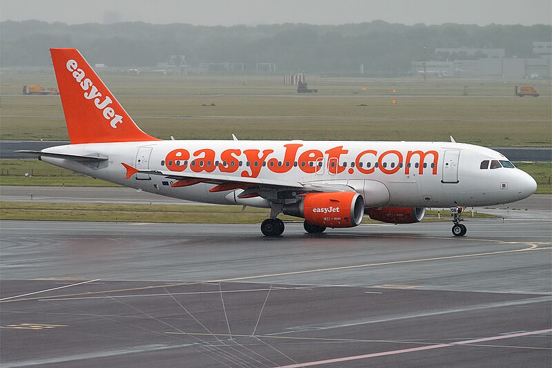 File:EasyJet, G-EZDB, Airbus A319-111 (26582113315) (2).jpg