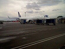 Un E-190 En el aeropuerto de Cartagena