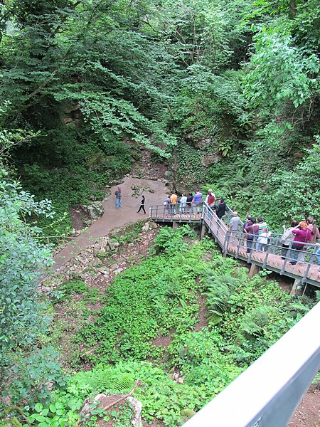 File:Entering Kumistavi Cave.jpg