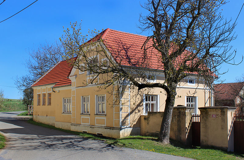 File:Erpužice, Malovice, house No 26.jpg