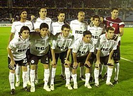 Estudiantes de La Plata, con camiseta alternativa, campeón en 2009