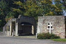 Ruïnes van de boerderij van Viombois en herdenkingskruis van Lotharingen