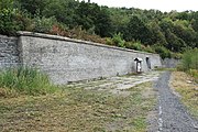 Čeština: Rekonstruovaná opěrná zeď železniční trati pod frýdlantským zámkem.