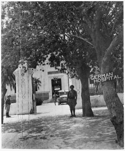 File:French soldiers stand guard at the entrance to the hospital for German wounded. - NARA - 195462.jpg