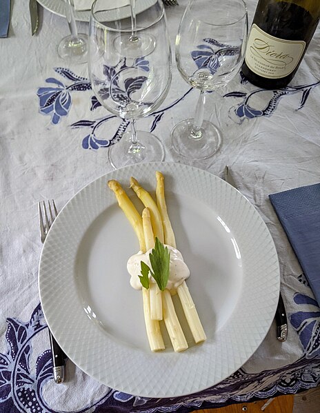 File:Fresh white asparagus (51314621813).jpg