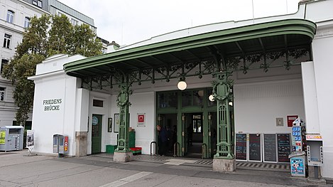 L'entrée du pavillon.