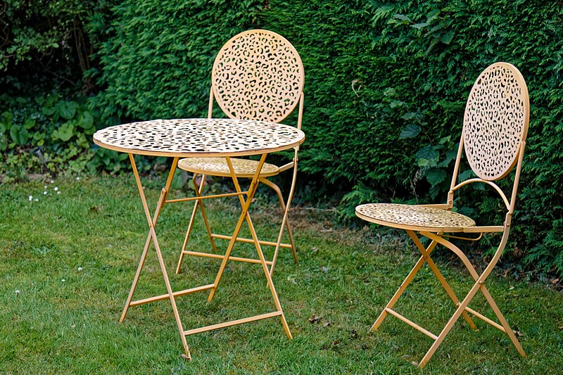 File:Garden furniture table chairs Gibberd Garden Essex Harlow England.jpg