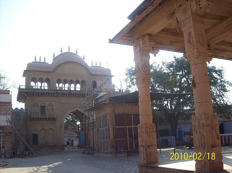File:Gopinath Bagh, Vrindavan, Uttar Pradesh 281121, India - panoramio.jpg