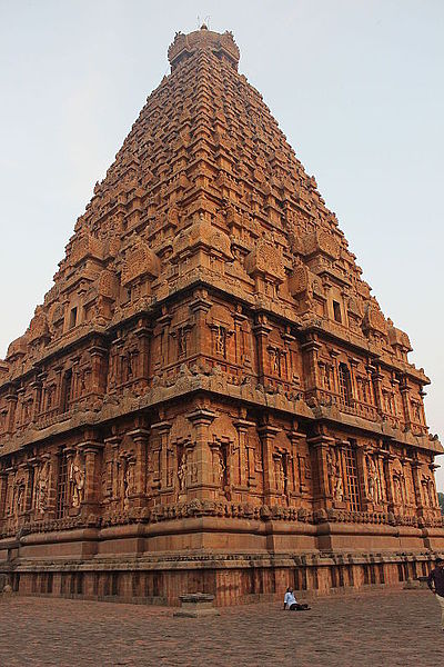 File:Gopuram Corner View of Thanjavur Brihadeeswara Temple..JPG