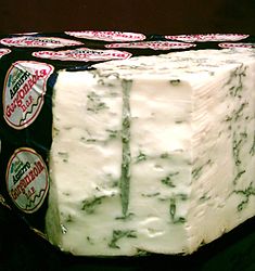 Gorgonzola (verticaal geprikt)