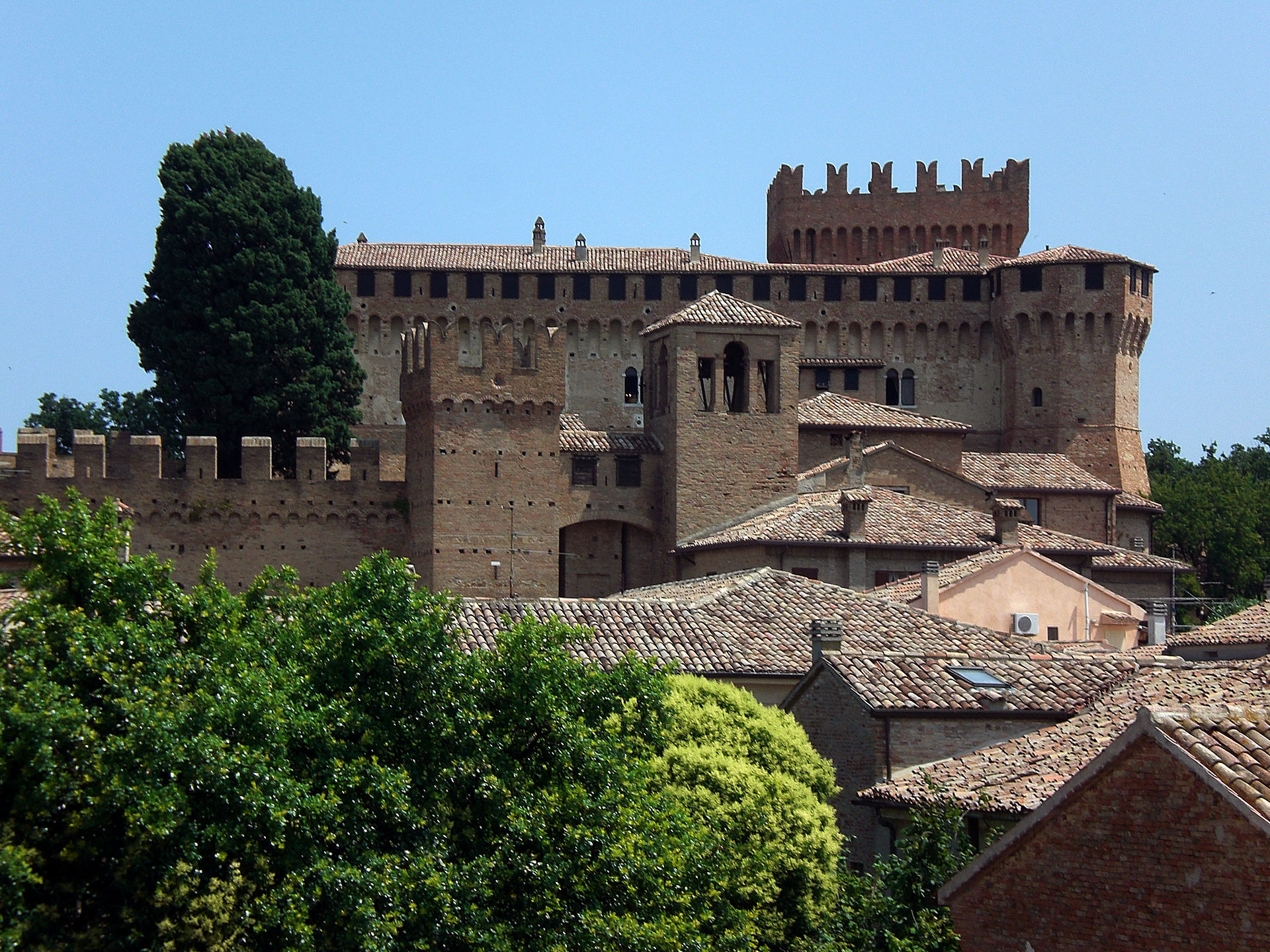 [Image: 1920px-Gradara.jpg]