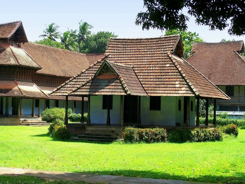 File:Guest house, Kuthirmalika palace.JPG